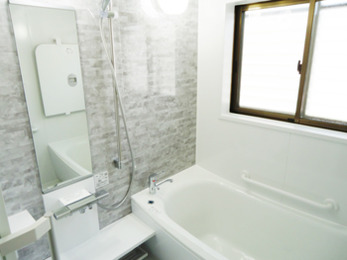 娘さんが考えたリフォームで、心までもが暖まる、思いやりに溢れたお風呂になりました。