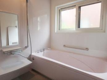 随分と明るくて、暖かくなったお風呂に大変喜んでおります。